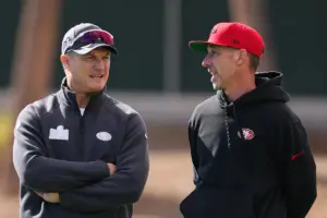 Kyle Shanahan nearly lost eye in car crash, says friend Chris Simms