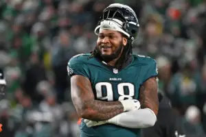 ‘Absolute No Brainer,’ ‘Bad News for the Bucs’ — NFL World Reacts to Jalen Carter Landing Historic $152M Extension