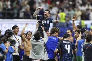 Argentina stun England with late rally to reach World Cup final