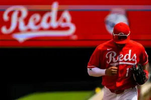 Cardinals make most of Reds error, hang on in ninth inning for comeback win - STLtoday.com